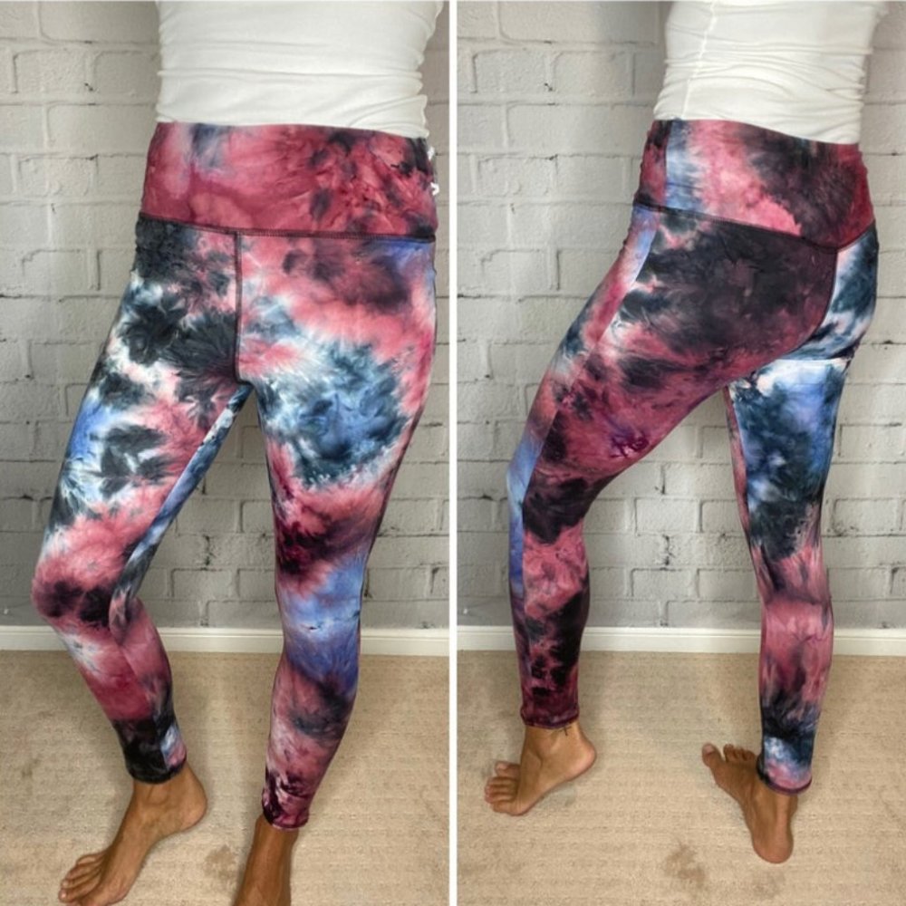 Berries Tie Dye Leggings NWT